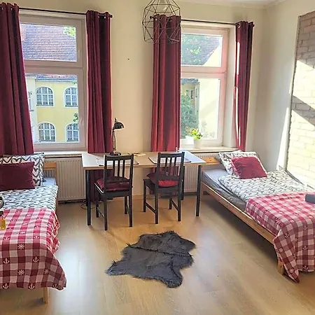 Hostel Lemuria Wroclawska Centrum Lehnice