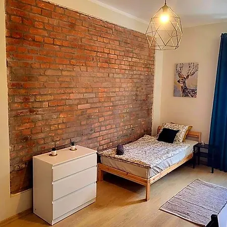 Hostel Lemuria Wroclawska Centrum Lehnice